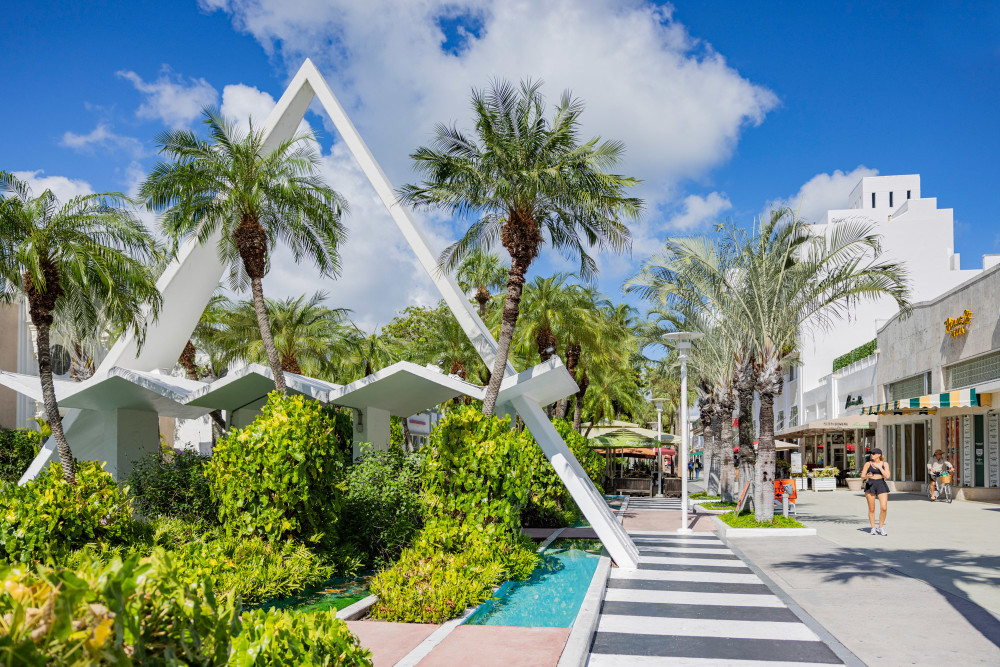 Enjoy the lush gardens and signature architectural follies by Morris Lapidus, Architect, along the length of Lincoln Road's pedestrian district.