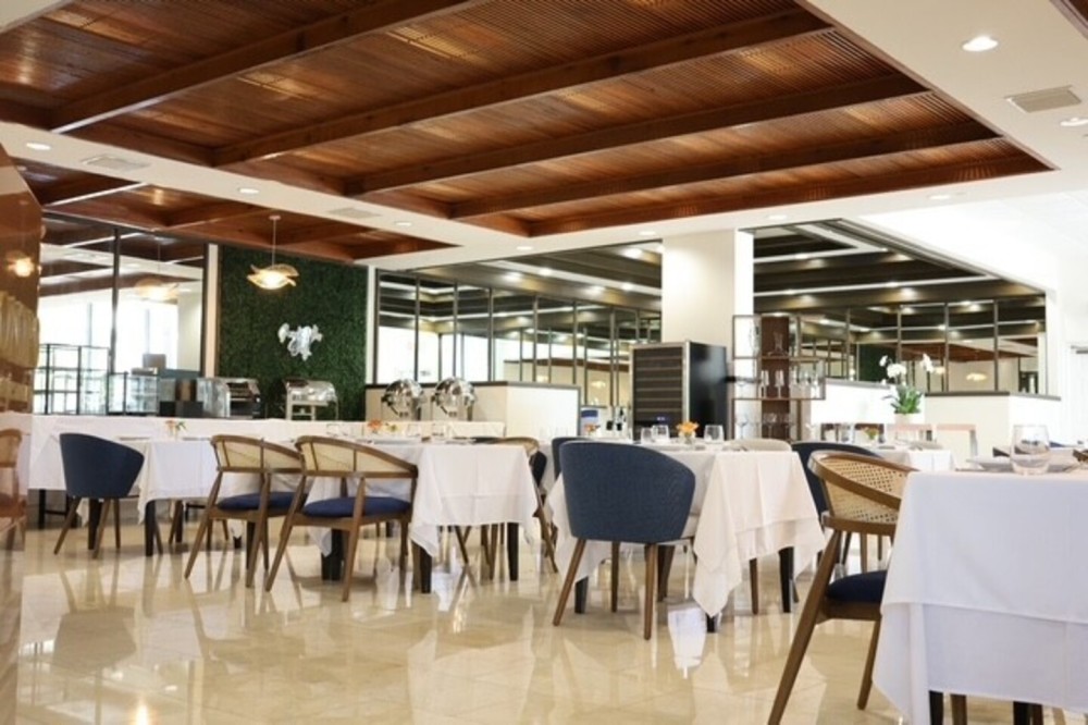 Our restaurant, L’Incontro, invites you to enjoy a refined dining experience with authentic Italian flavors served throughout the day.