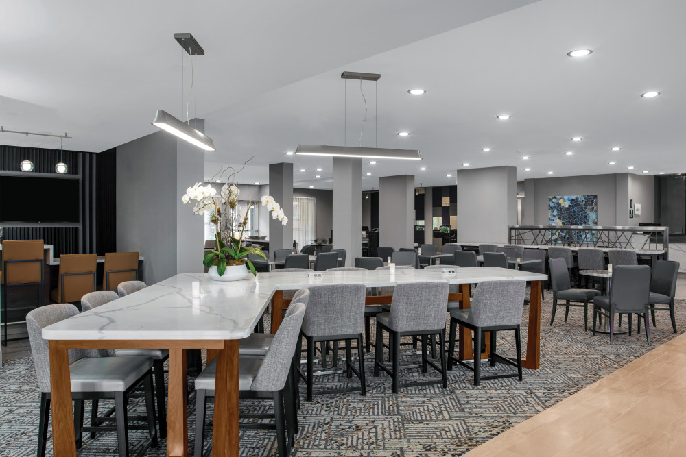 Dine-in or regroup with colleagues or friends at our communal table, where you can enjoy a meal or a drink or take advantage of our Wi-Fi and work wireless free.