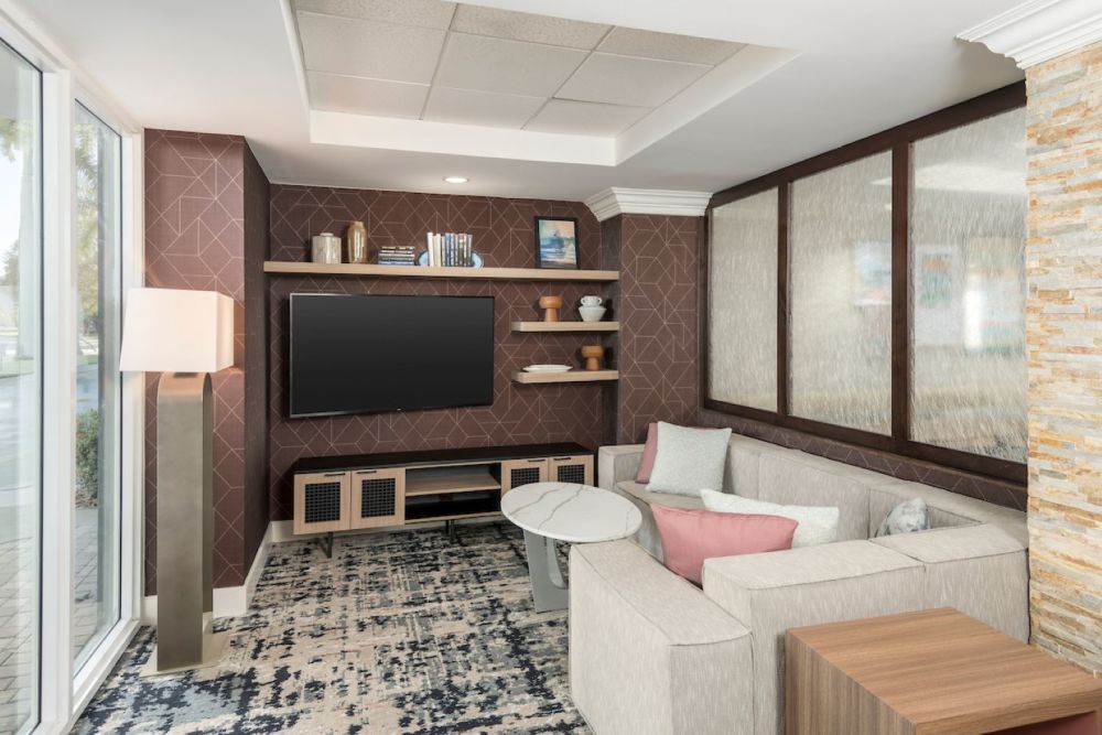 Lounge area to relax, read a book or watch TV