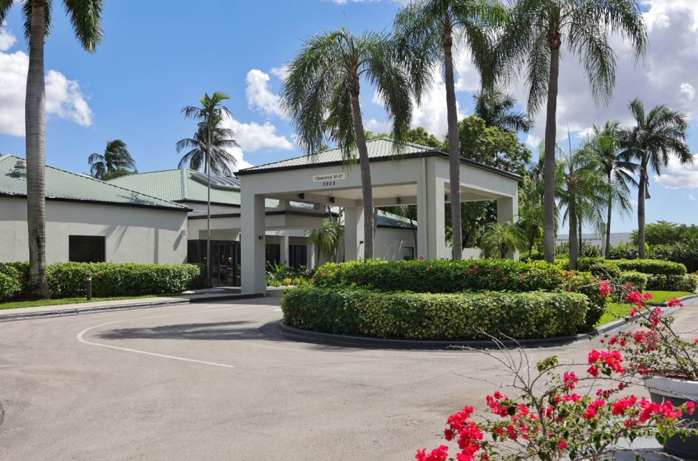 Soar into rejuvenating travels at Courtyard Miami Airport West/Doral, offering a free airport shuttle. Easily access Dolphin Mall and downtown Doral.