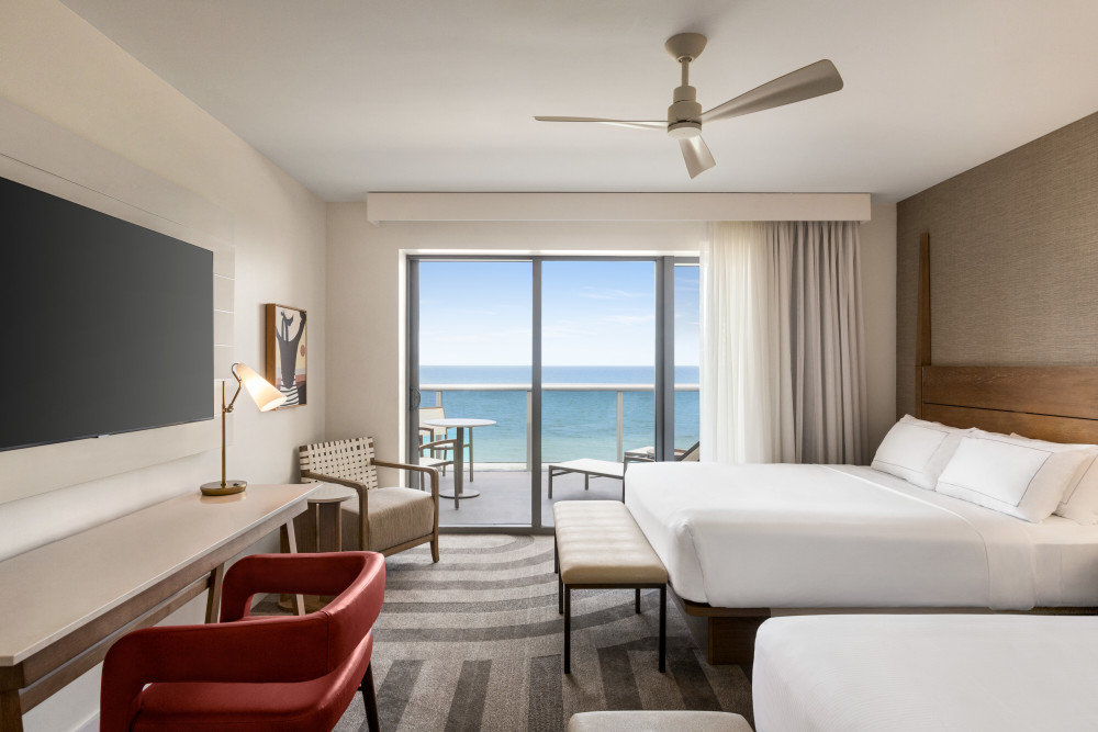 Queen Deluxe Oceanfront Room