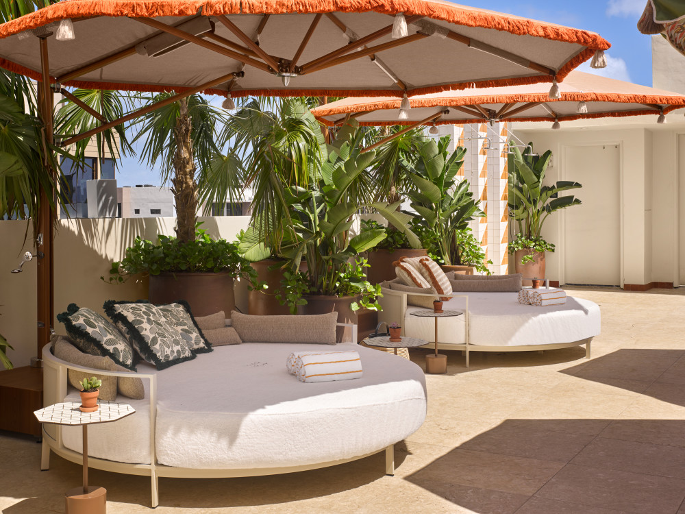 A Miami icon, the all-new Mayfair House Hotel & Garden is nestled in the colorful Biscayne Bay enclave of Coconut Grove, a bucket-list architectural wonder Floridians have been drawn to for decades. Rediscover South Florida’s lushest retreat, featuring spacious jewel-toned rooms & suites with private terraces, spectacular international culinary options, and a sunny rooftop pool & bar overlooking Miami’s most walkable neighborhood.