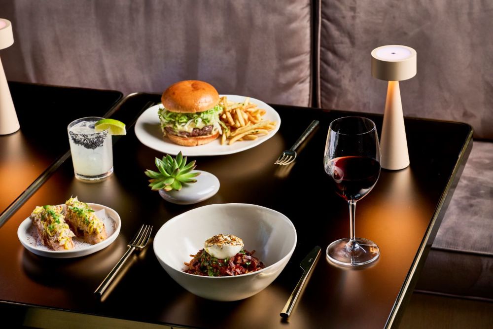 DM Burger, Crab Toast, Arrabbiata Spaghetti