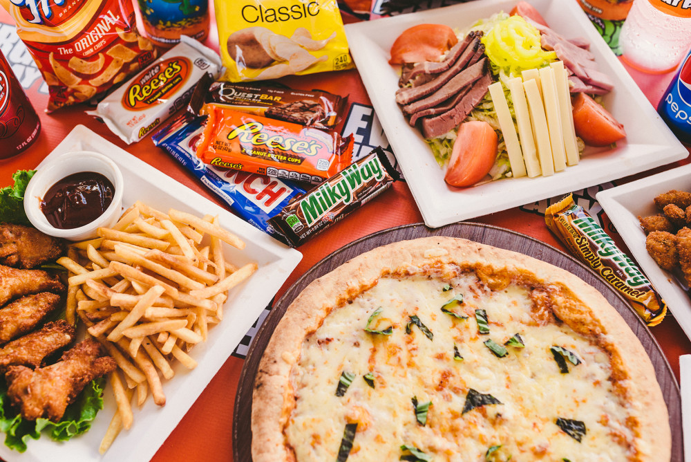 The café at Everglades Holiday Park serves fresh bites, cold drinks, and local favorites perfect before or after your airboat adventure.