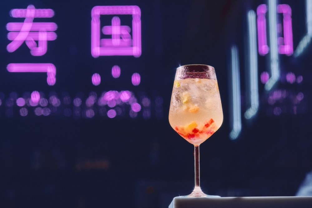 Tropical fruits + fruit-infused sparkling wine.
