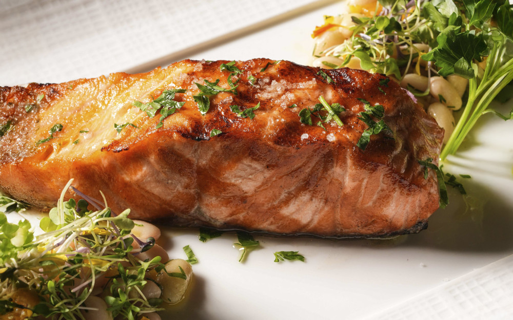 Simply grilled Hiddenfjord salmon with piazzi-beans