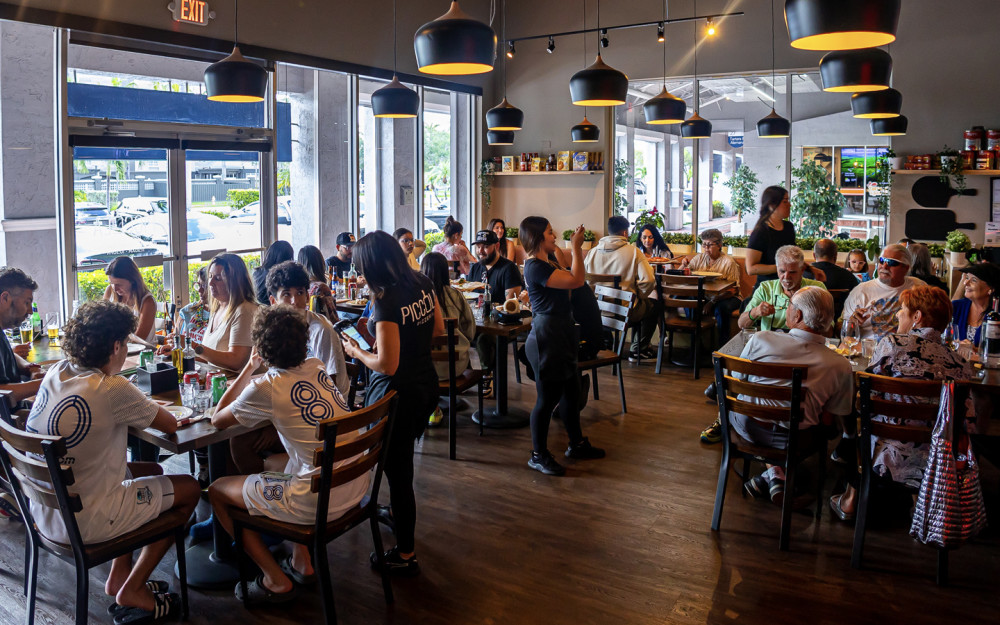 Piccola Pizzeria Doral is more than a pizzeria, is where friends, families, and neighbors come together over authentic Italian flavors.