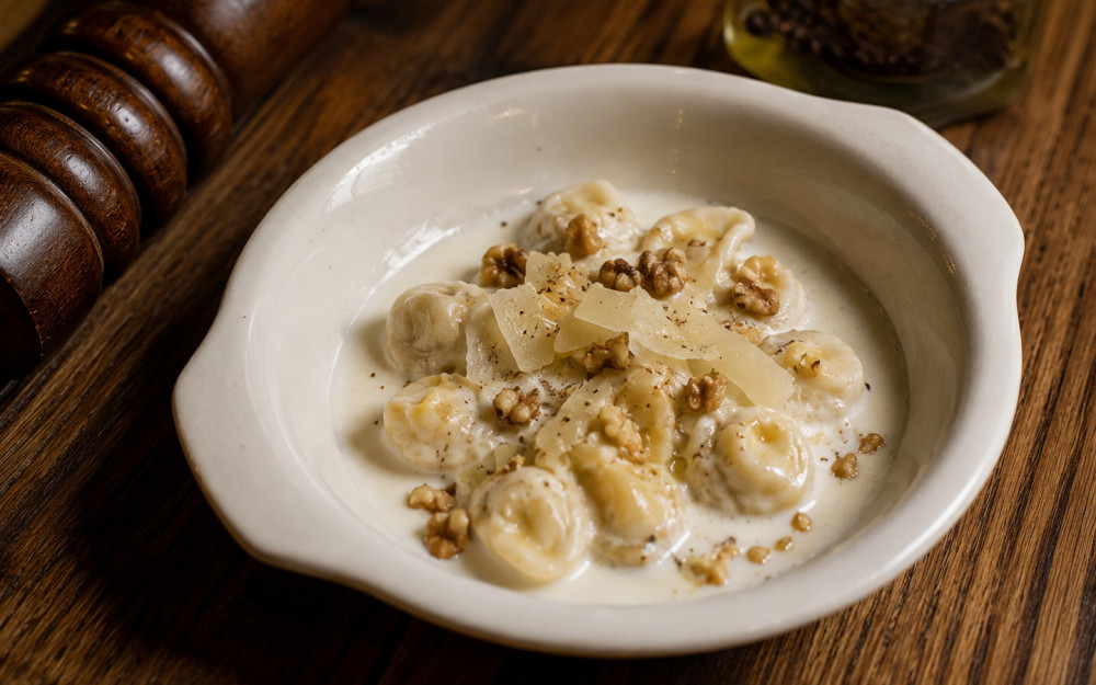 Pear and cheese fiocchetti with gorgonzola cream and walnuts.