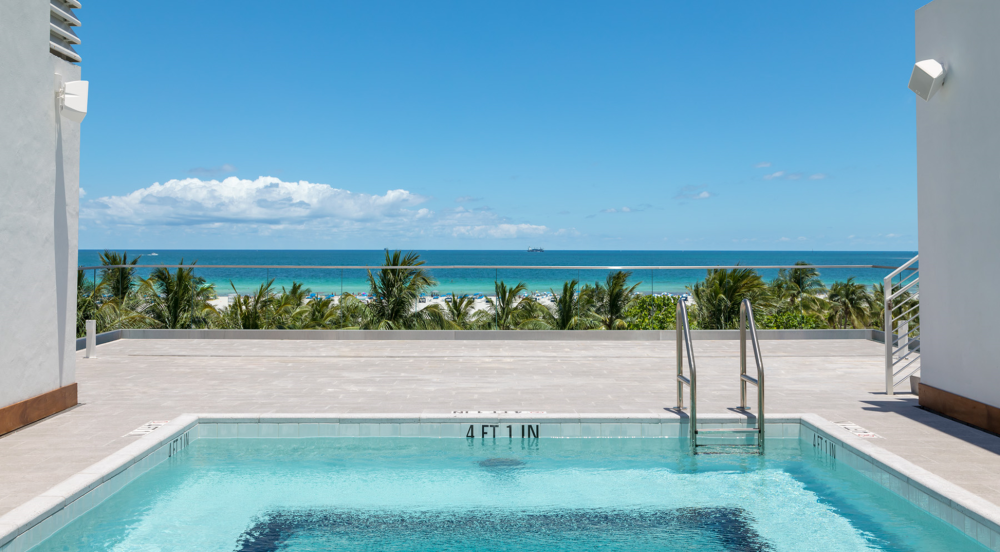 Gabriel South Beach - Rooftop Glass Bottom Pool