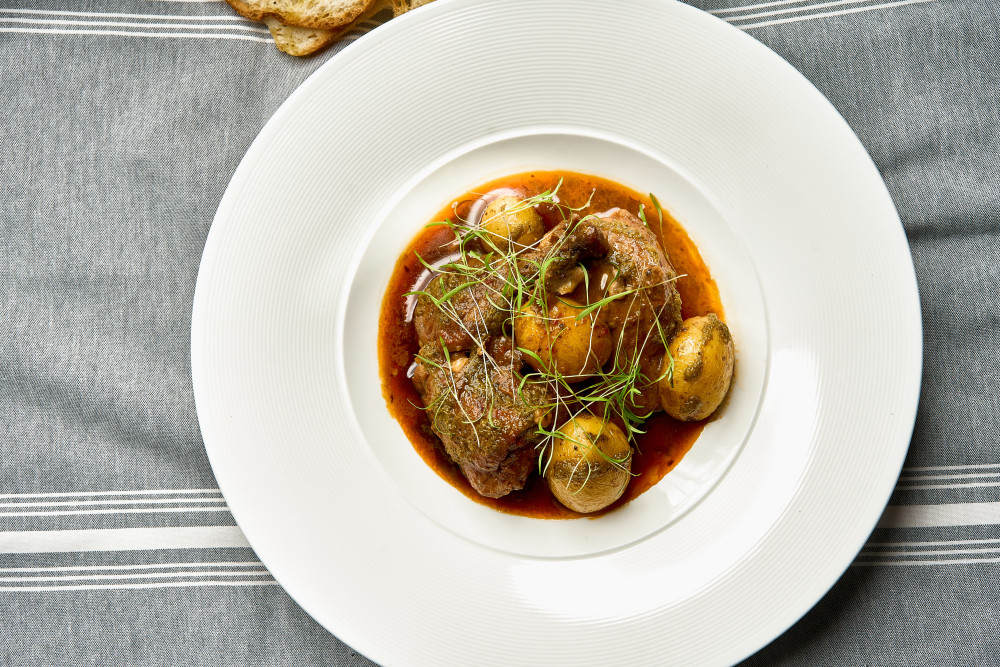 1/2  Kosher Chicken | Sweet Pepper and White wine Sauce | Wrinkles Potatoes