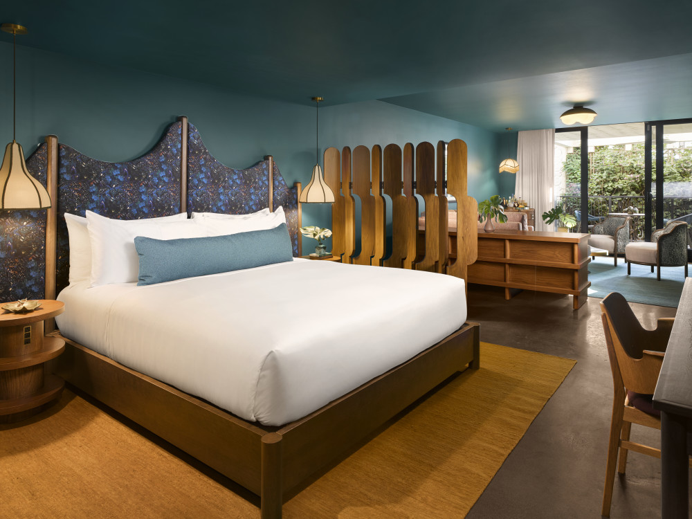 With authentic colors and textures inspired by the original Mayfair vision, this expansive suite allows for additional sleeping arrangements with a luxe queen-sized sleeper sectional sofa.