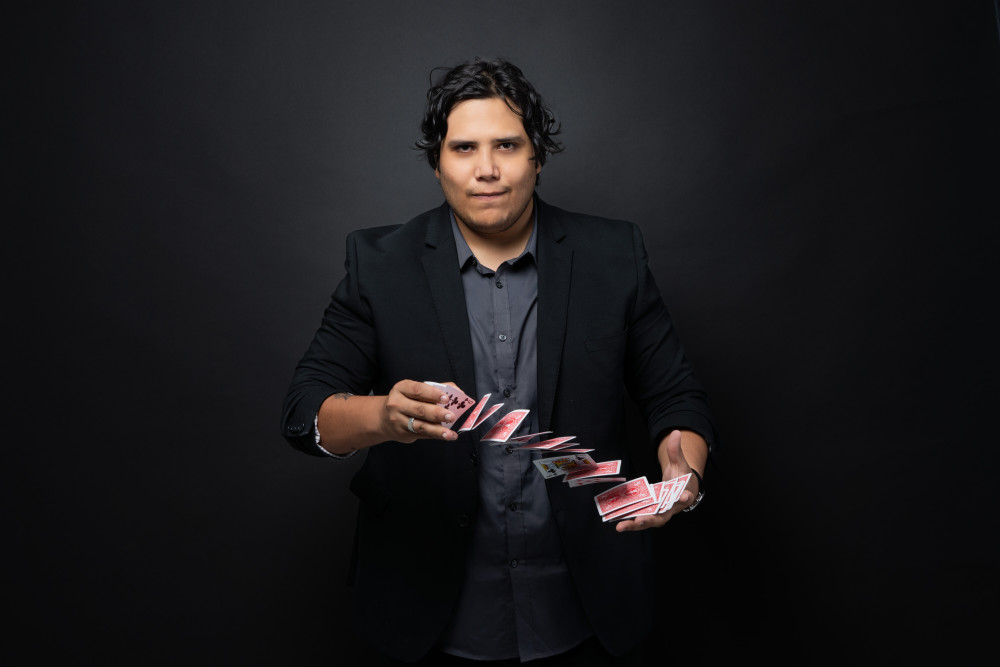 Erikson Herz | Magician | Mentalist cards in Action