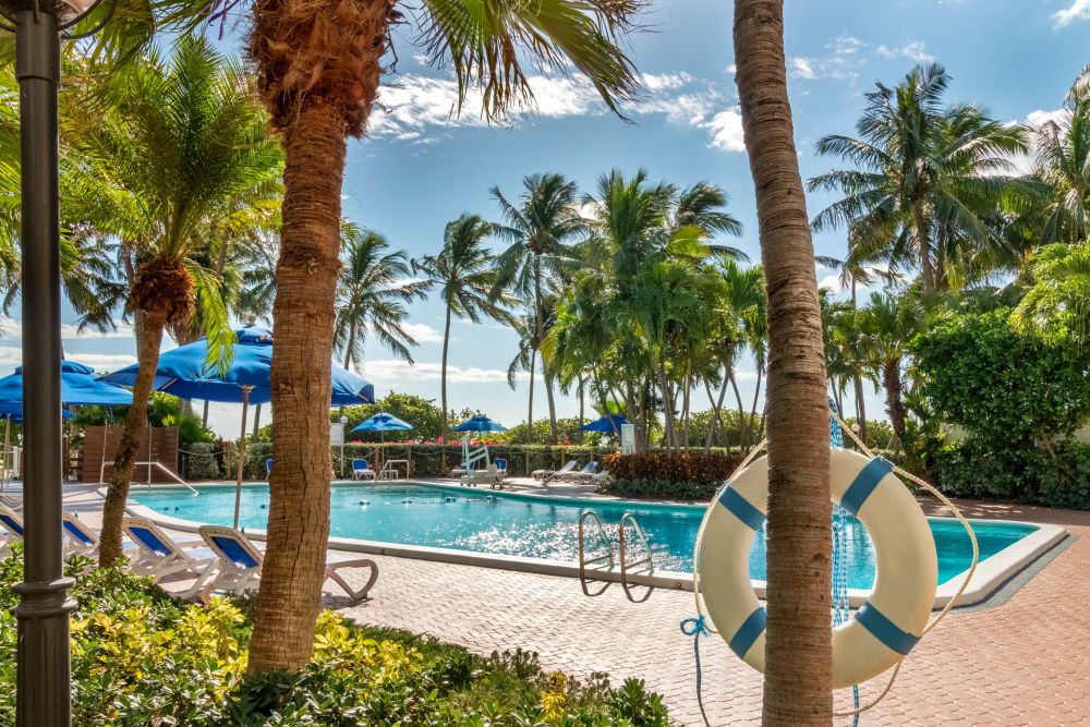Oceanfront pool