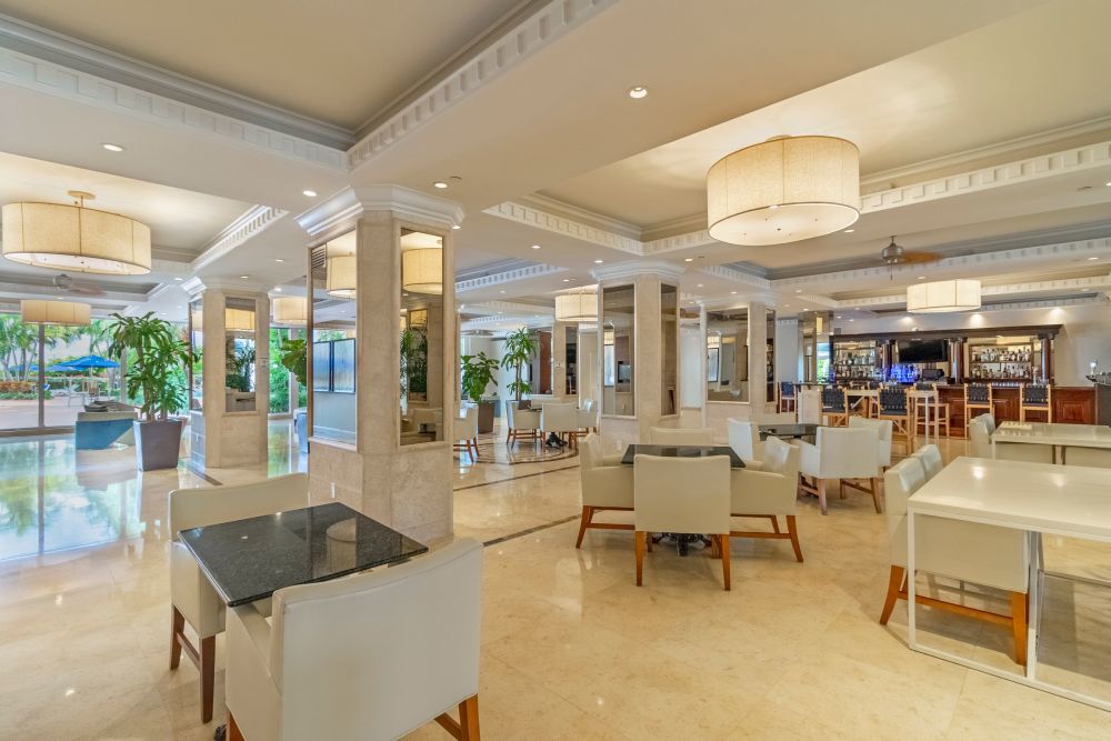 Restaurant & Bar