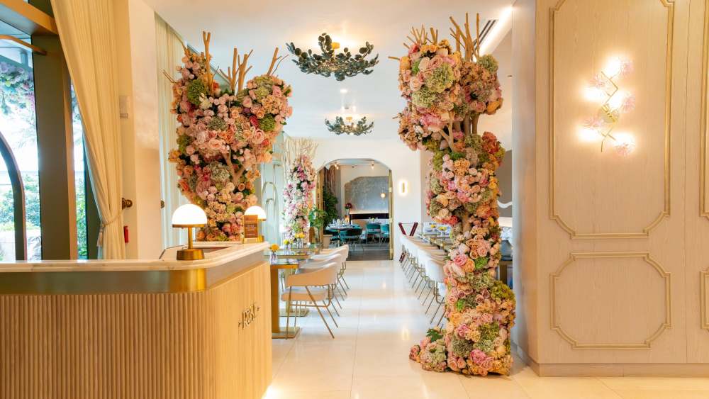 Rose Lounge