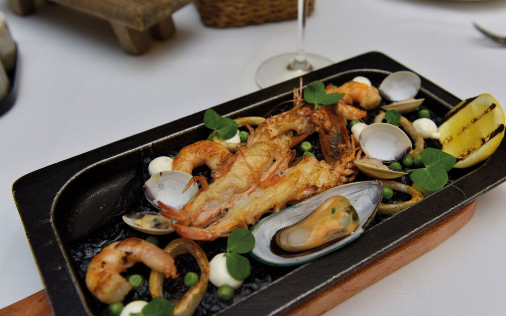 Seafood and vegetables Socarrat