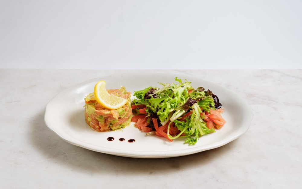 Mixed Greens, Red Onions, Capers, Tomatoes & EVOO.