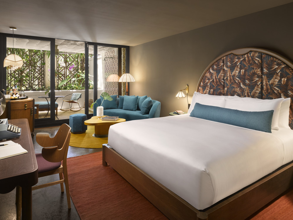 A lush green botanical backdrop transforms into a discreet escape in the Studio Garden King. These unique suites offer alluring comfort with a verdant feel and a refreshing open-air rain shower.