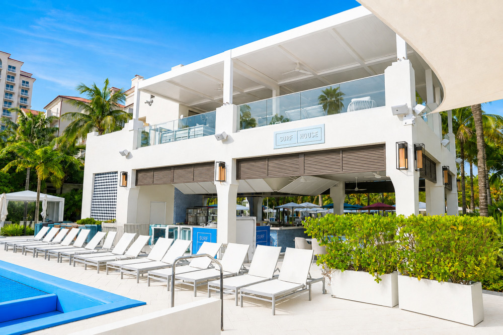 Enjoy island cocktails and triple wave views by the FlowRider. Surf House loft for the day to enjoy the park in luxurious style.