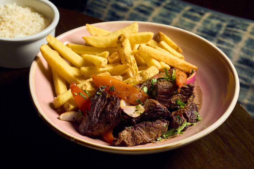 Stir fry butcher cut, onions, tomatoes, fries, white rice