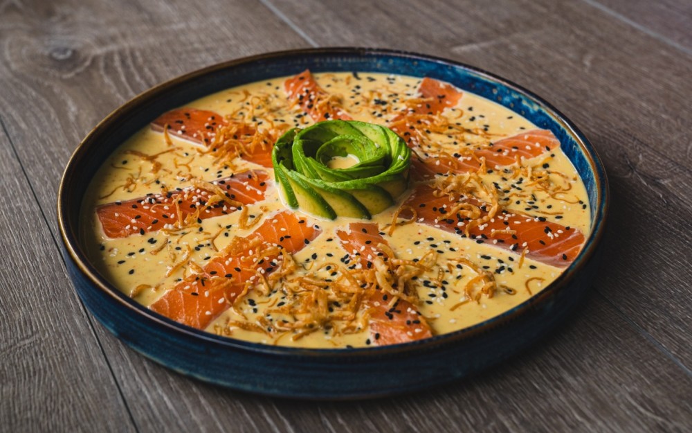 Slices of salmon dipped in our spectacular passion fruit sauce with avocado and sesame seeds