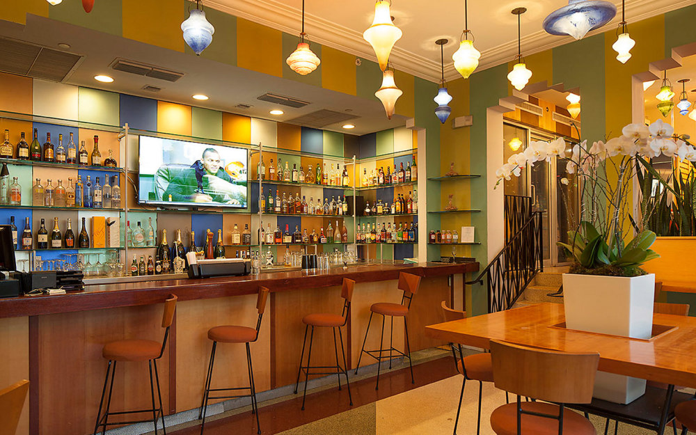 Lobby bar