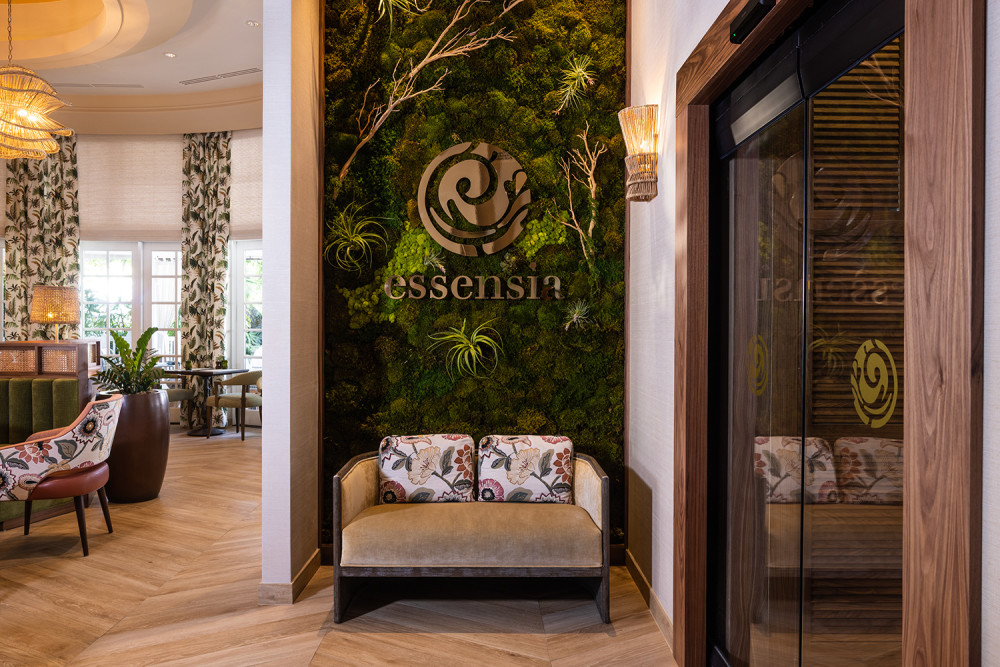 Essensia Dining Room Welcome Plant Wall
