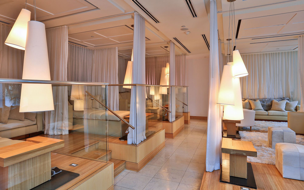 Exhaler Bal Harbour propose une large sélection de soins et une suite primée de cours de fitness.