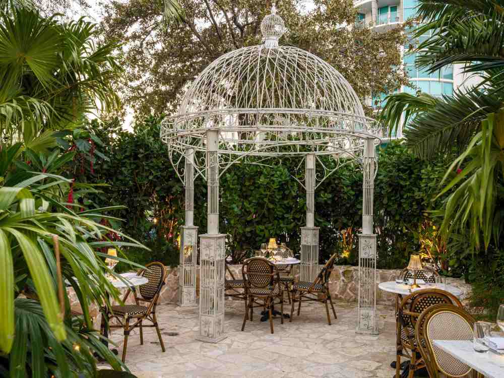 Окунитесь в Золотой век Парижа в La Grande Boucherie Miami.