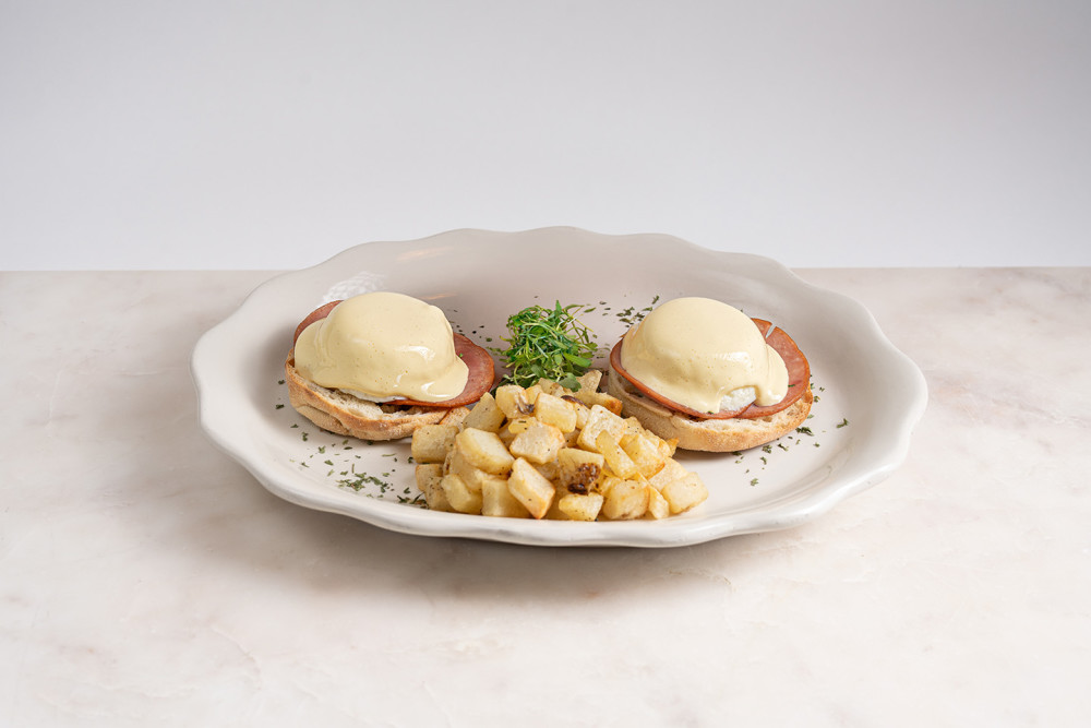 Canadian Bacon, Poached Eggs, Toasted Muffins & Hollandaise w/Roasted Potatoes