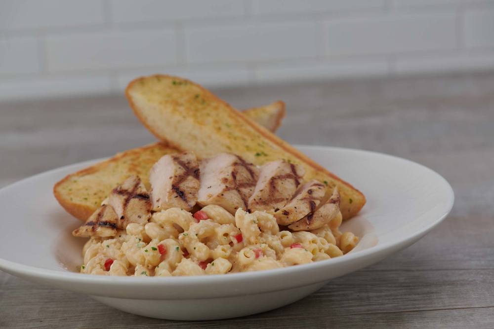 100% all-natural grilled chicken breast, sliced and served on cavatappi pasta tossed in a four-cheese sauce blend with diced red peppers.