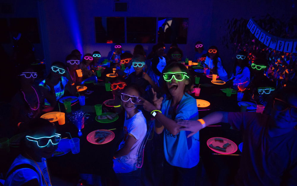 Make your child’s special day unforgettable with our Kids’ Birthday Packages at FunDimension! Games, attractions, and fun—all in one perfect party!