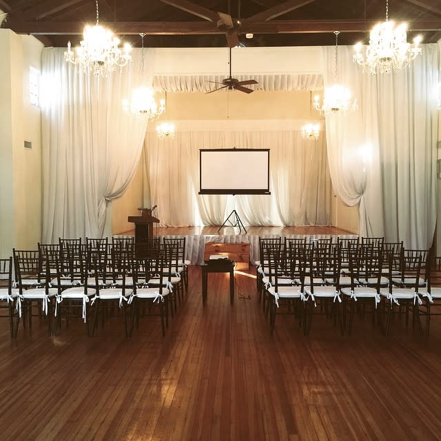 Successful Events don’t just happen; they are orchestrated in Event Space like ours...
The “Boutique” nature of the Mutiny Hotel makes it the ideal setting for a Reception for up to  150ppl in our Club House.   Our team of event specialists will ensure a flawless execution of your agenda utilizing a comfortable setting, the latest in Wi-Fi/Audio/Visual technology, superb catering and impeccable service.  Group activities, team building exercises, off-venue outings, boating and other creative activities are easily arranged to enhance your program.