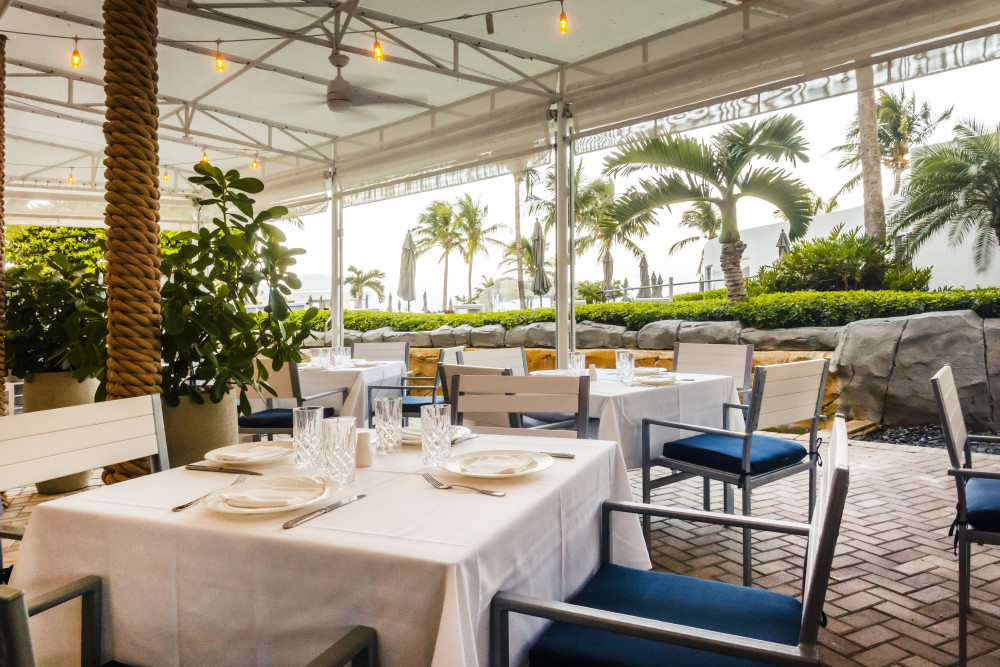 Outsoor seating at Azzurro Italian Restaurant & Bar.