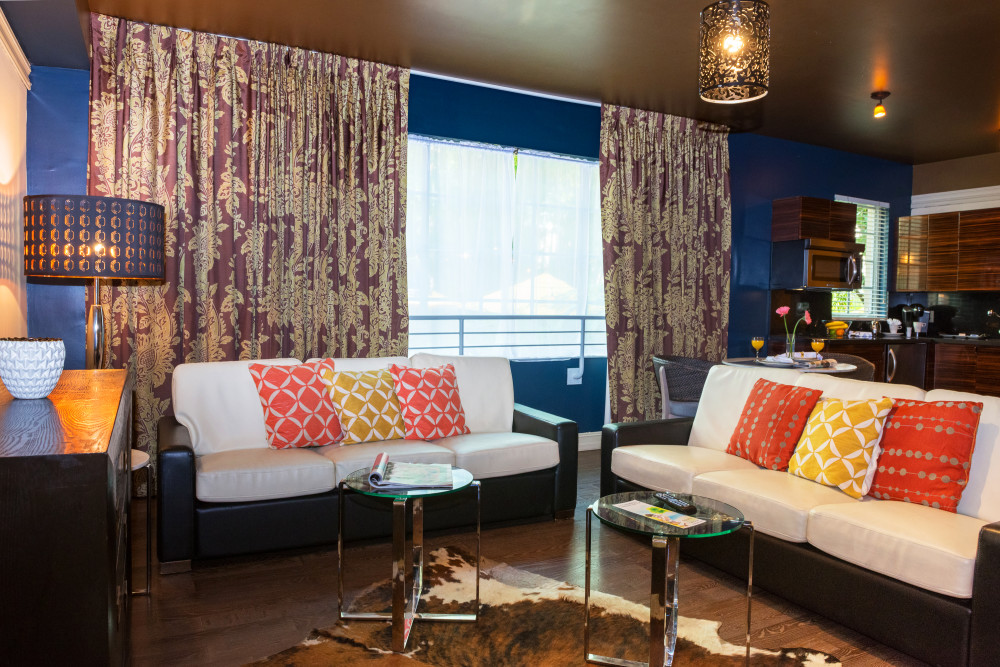 LUXE ONE BEDROOM SUITE - Living area