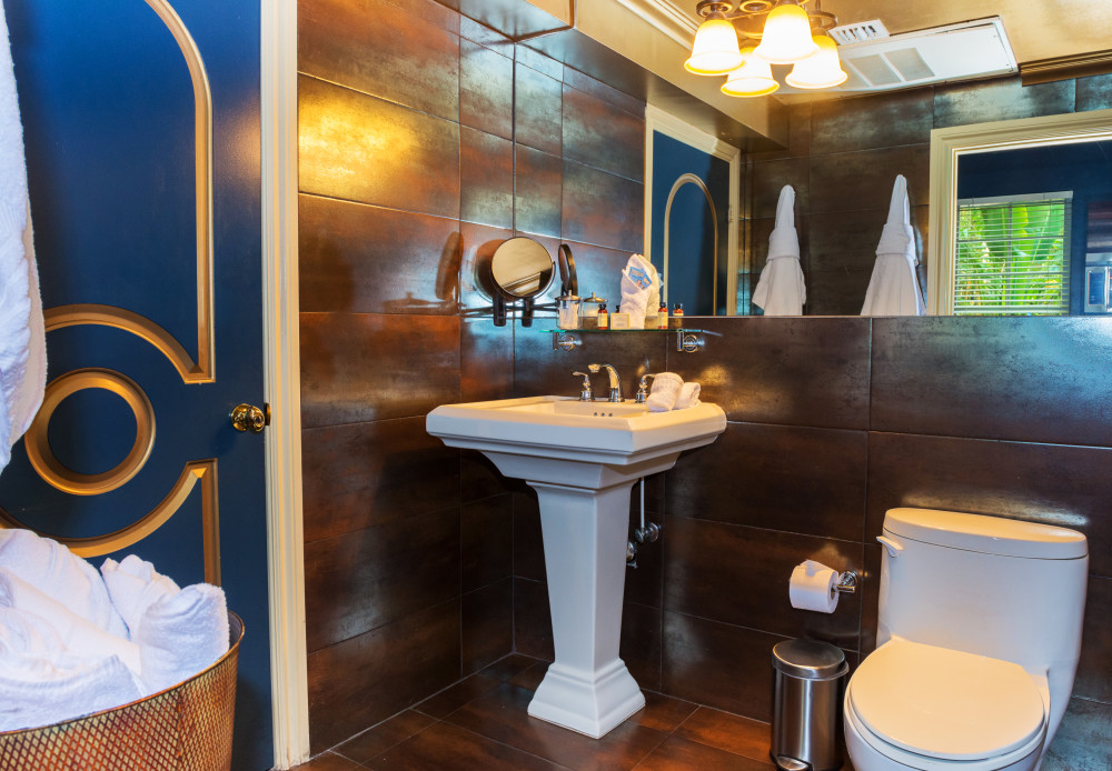 LUXE ONE BEDROOM SUITE - Bathroom