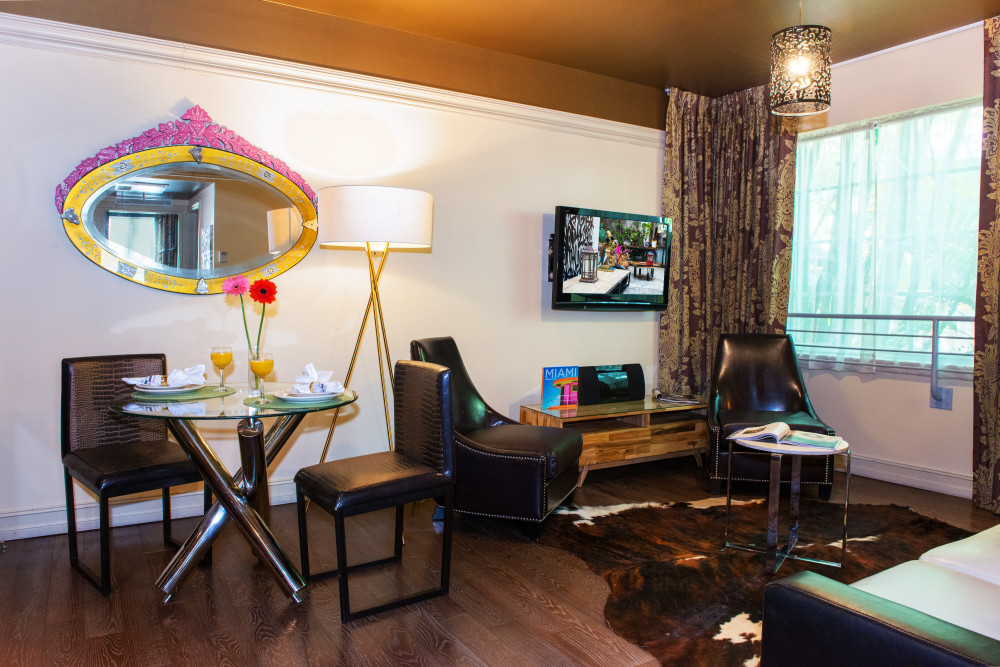 LUXE ONE BEDROOM SUITE - Living Area