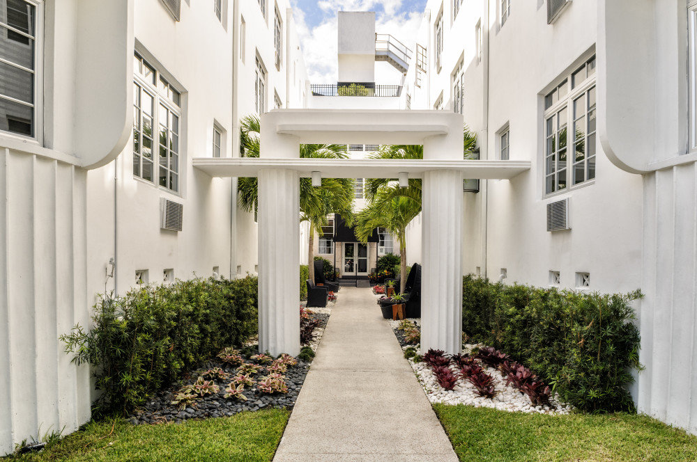 Designed for both the business and leisure traveler alike, Lincoln Arms Suites offers modern style and comfort amidst the urban utopia that is Miami’s South Beach. Enjoy fully renovated and pristine apartment-style accommodations next to the Miami Beach Convention Center and steps away from the famed Lincoln Road Mall, Collins Avenue, and of course, the ocean!