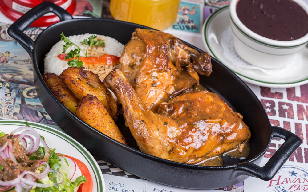 Spend Un dia en La Habana with traditional Cuban food
