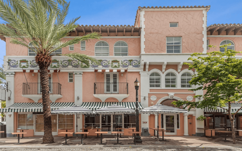 The historic exterior of Kasa El Paseo captures the timeless charm of Miami Beach’s iconic Art Deco architecture, located along vibrant Española Way.