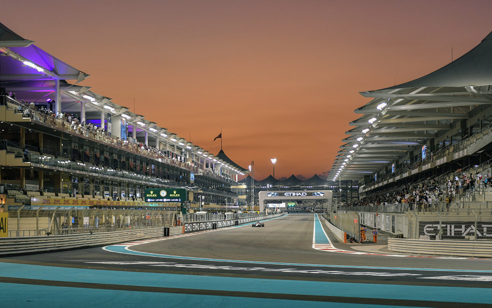 Formula 1 event management services by linking events