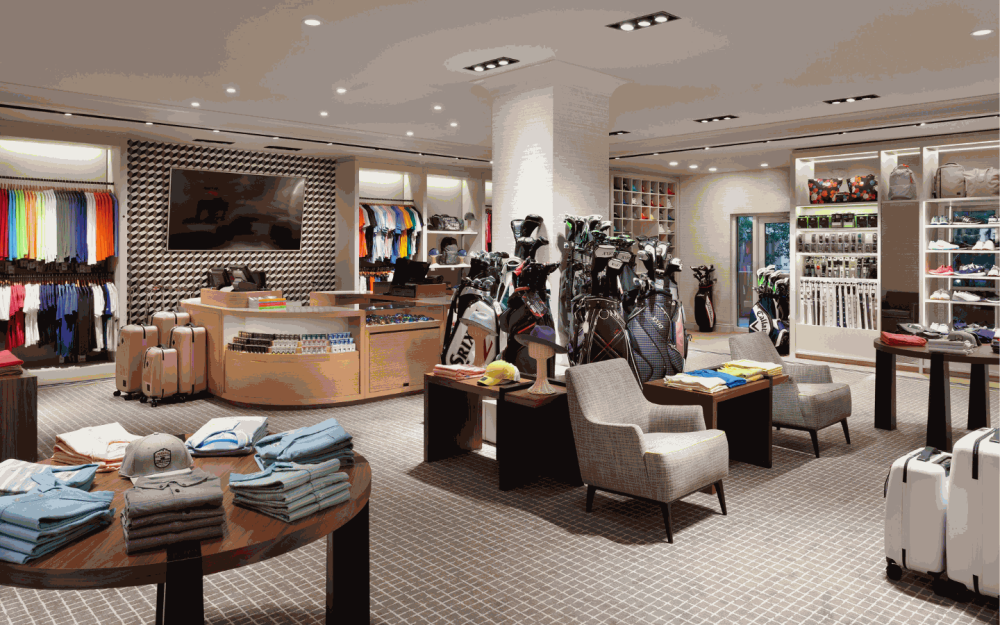 Visite nossa Golf Pro Shop para comprar equipamentos, presentes esportivos perfeitos e todas as suas necessidades essenciais para a hora do chá. Localizado em nosso lobby, próximo ao balcão do concierge.