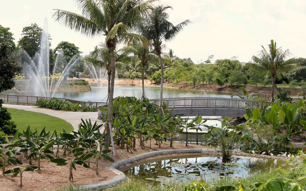 Fruit & Spice Park fountains