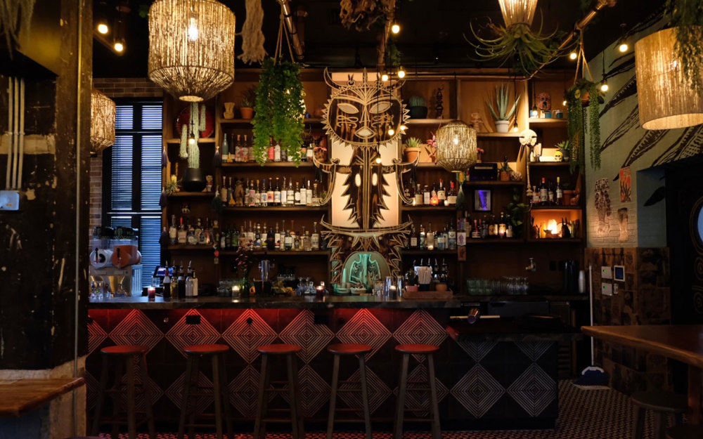 Hoja Restaurant, Bar