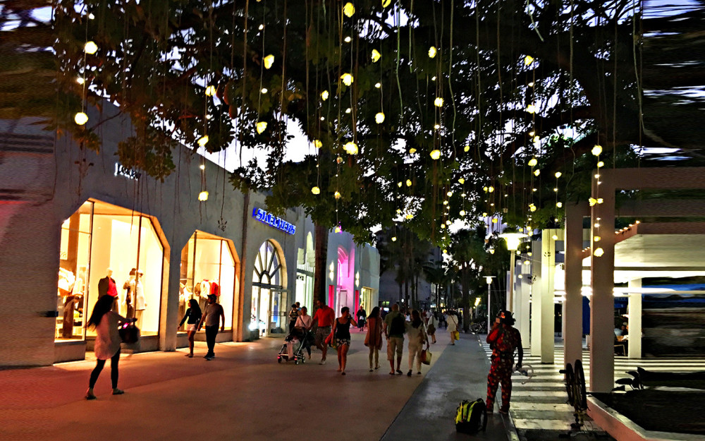 Evening view of Lincoln Road, Miami Beach Evening view of Lincoln Road, Miami Beach