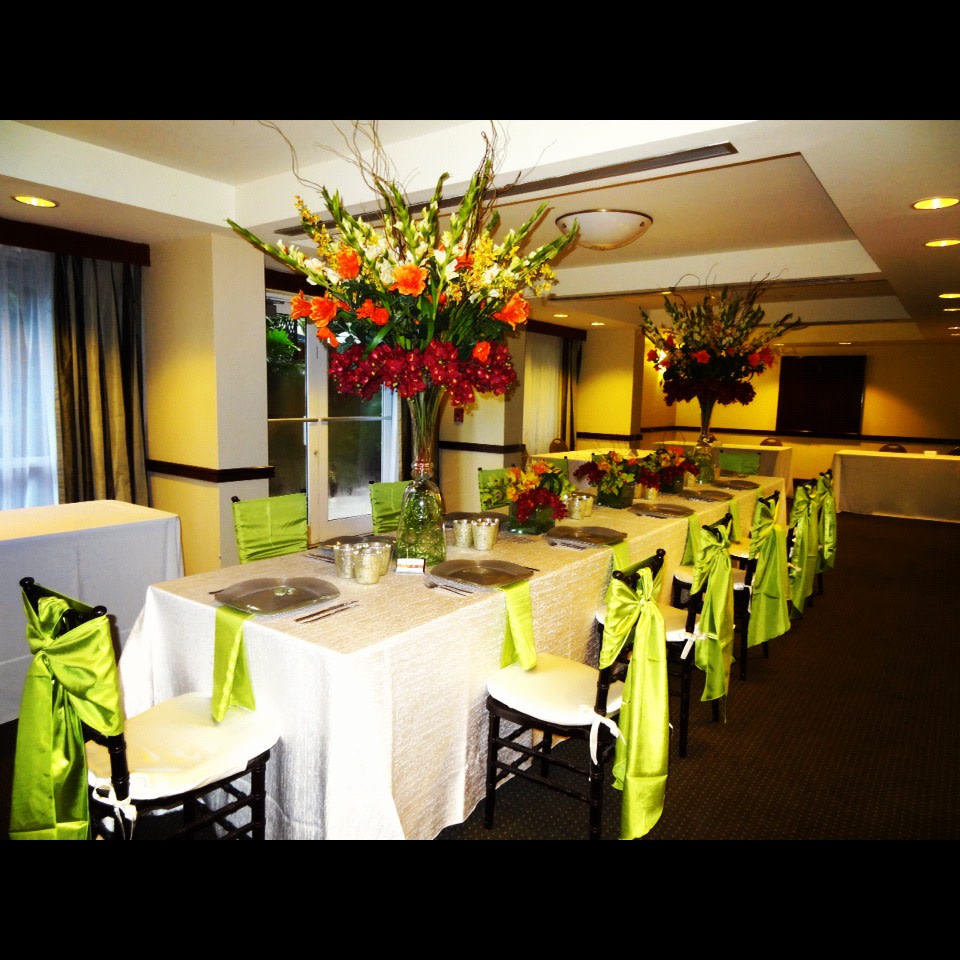 At 900 square feet, The Bounty Room can serve as location for receptions, meals or small weddings conveniently located on the main lobby level, yet away from high-traffic areas.  Natural light pours in from several floor-to-ceiling windows and French doors are your gateway to our lush tropical terrace and waterfalls – perfect for an indoor/outdoor flow in nice weather.