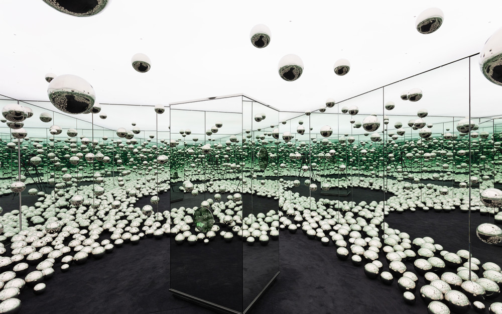 Credit: Yayoi Kusama, INFINITY MIRRORED ROOM - LET'S SURVIVE FOREVER, 2017. Courtesy Rubell Museum, Miami. (c) Yayoi Kusama