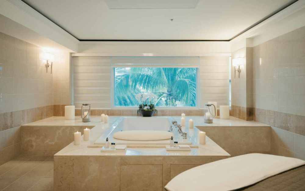 Fortify your body with an expert massage and relax in our jacuzzi for an ultimate refreshment.