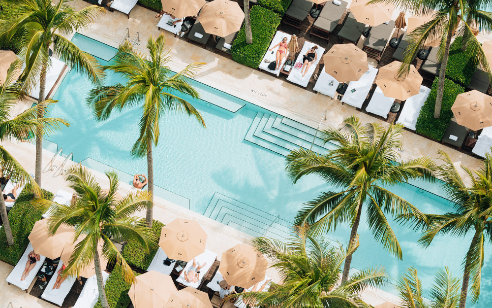 Setai Pool area